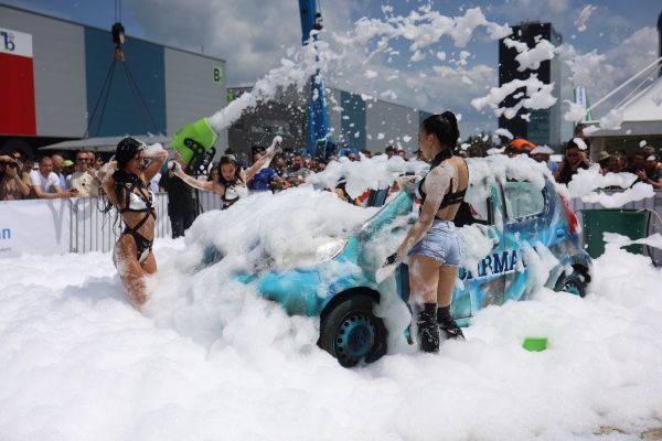 Sexy Car Wash Romexpo 2